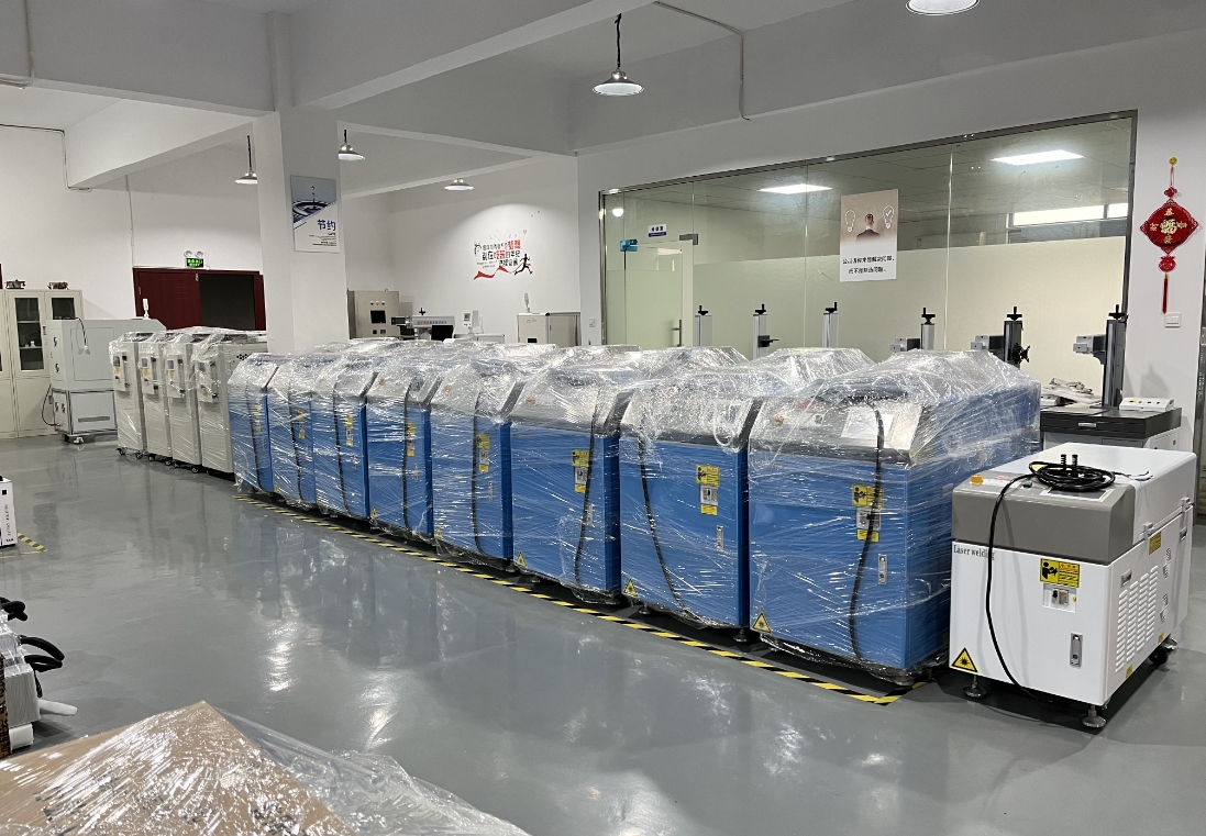 1721032083817819.jpg 激光點(diǎn)焊機(jī).jpg